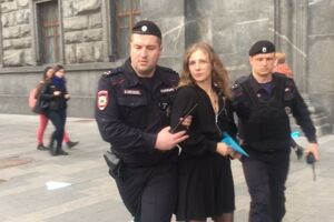 Альохіна провела ніч у поліції