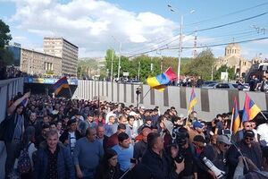 У Єревані проходять мітинги опозиції проти прем'єрства Саргсяна