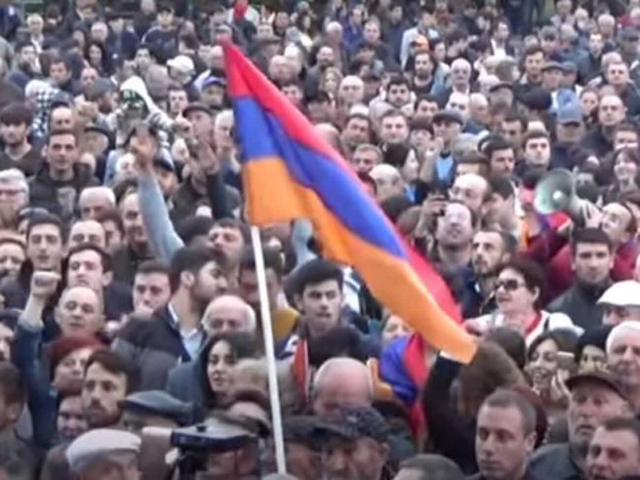 Учасники мітингу проти прем'єрства Саргсяна 16 квітня перекрили рух у центрі Єревана