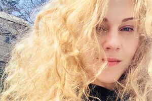 Alyosha позировала без одежды