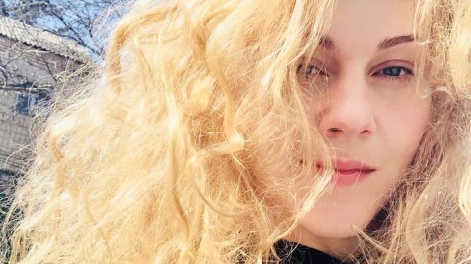 Alyosha позувала без одягу