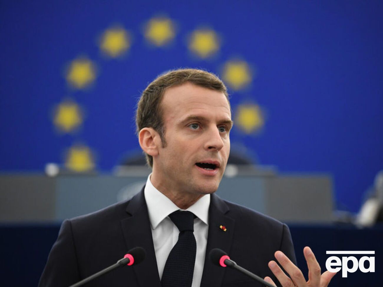 Макрон сказав, що частку&nbsp;енергії, яку виробляють атомні електростанції, не мають скорочувати на користь інших джерел енергії, зокрема, постачання газу з Росії