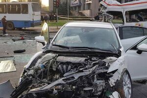 Водитель Mazda получил травму при ударе о руль