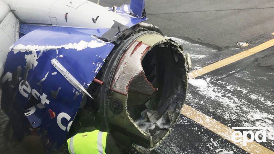 Возникли проблемы с одним из двигателей Boeing