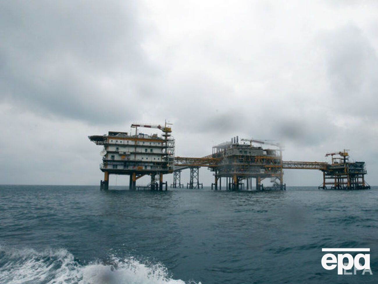 Катастрофа произошла вблизи нефтяной платформы в Персидском заливе