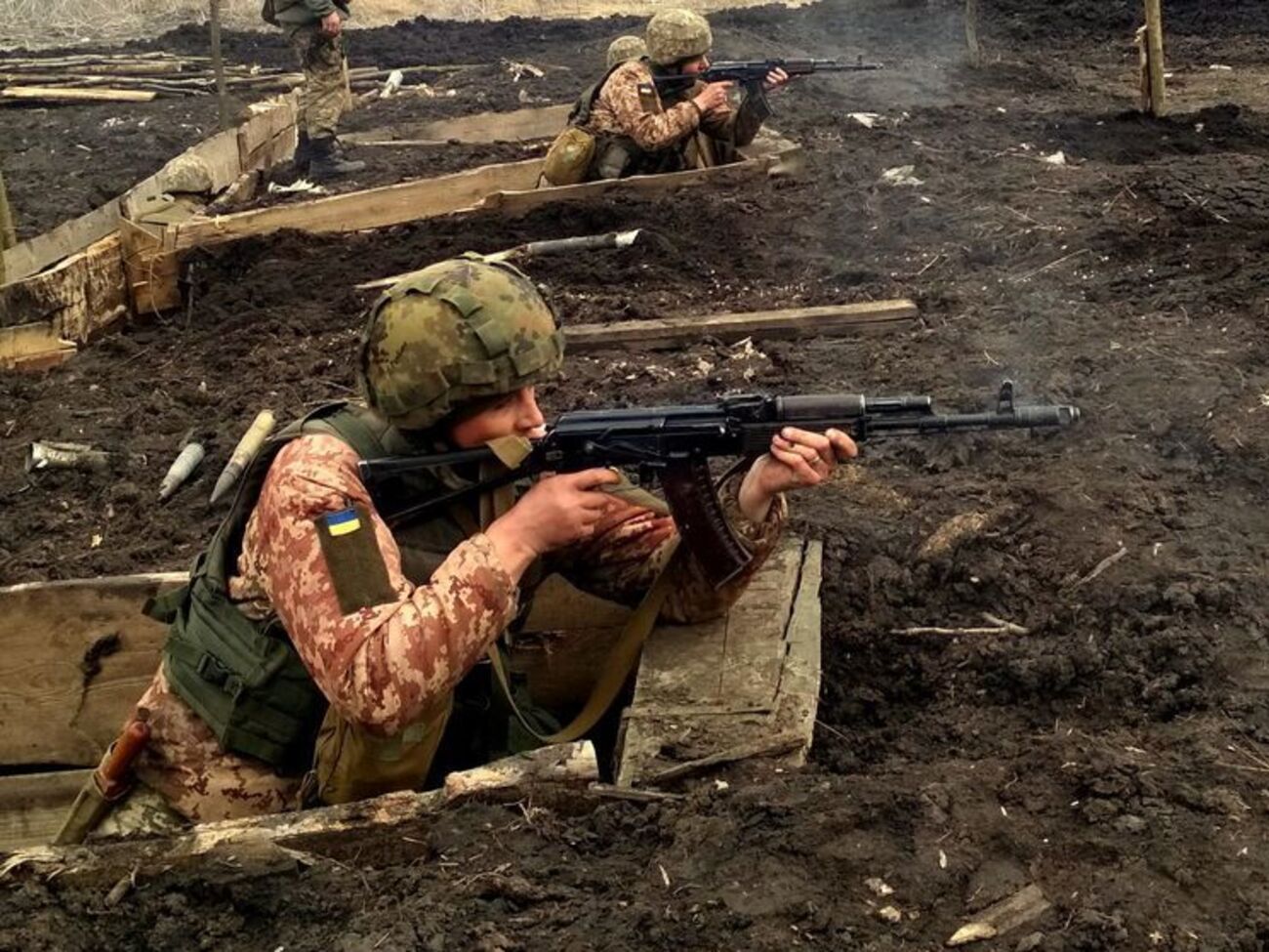 Украинских военных обстреливали на донецком и луганском направлениях