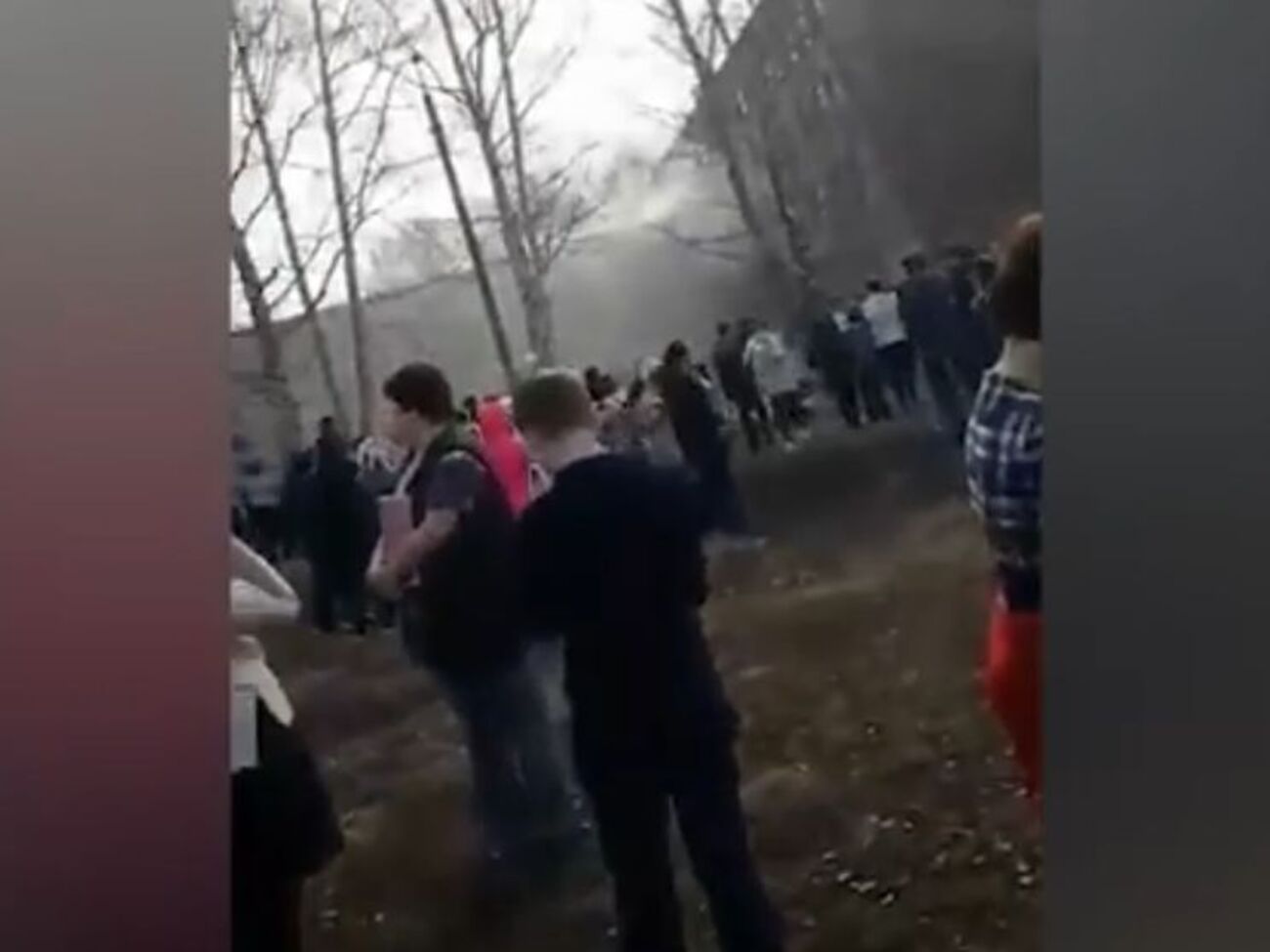 Учителі вивели дітей із будівлі, після чого у школі почалася пожежа