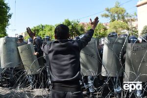 16 апреля демонстранты в Ереване начали акцию гражданского неповиновения