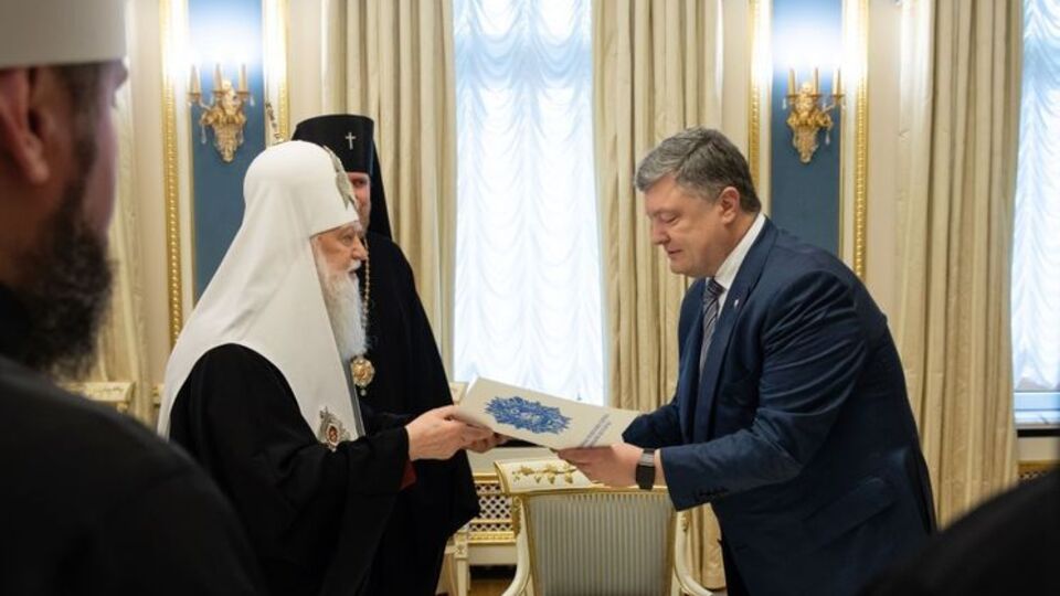 Порошенко: Просив би, щоб ми зараз спрямували наші молитви до Господа, щоб він допоміг і захистив Україну, і допоміг отримати цей томос