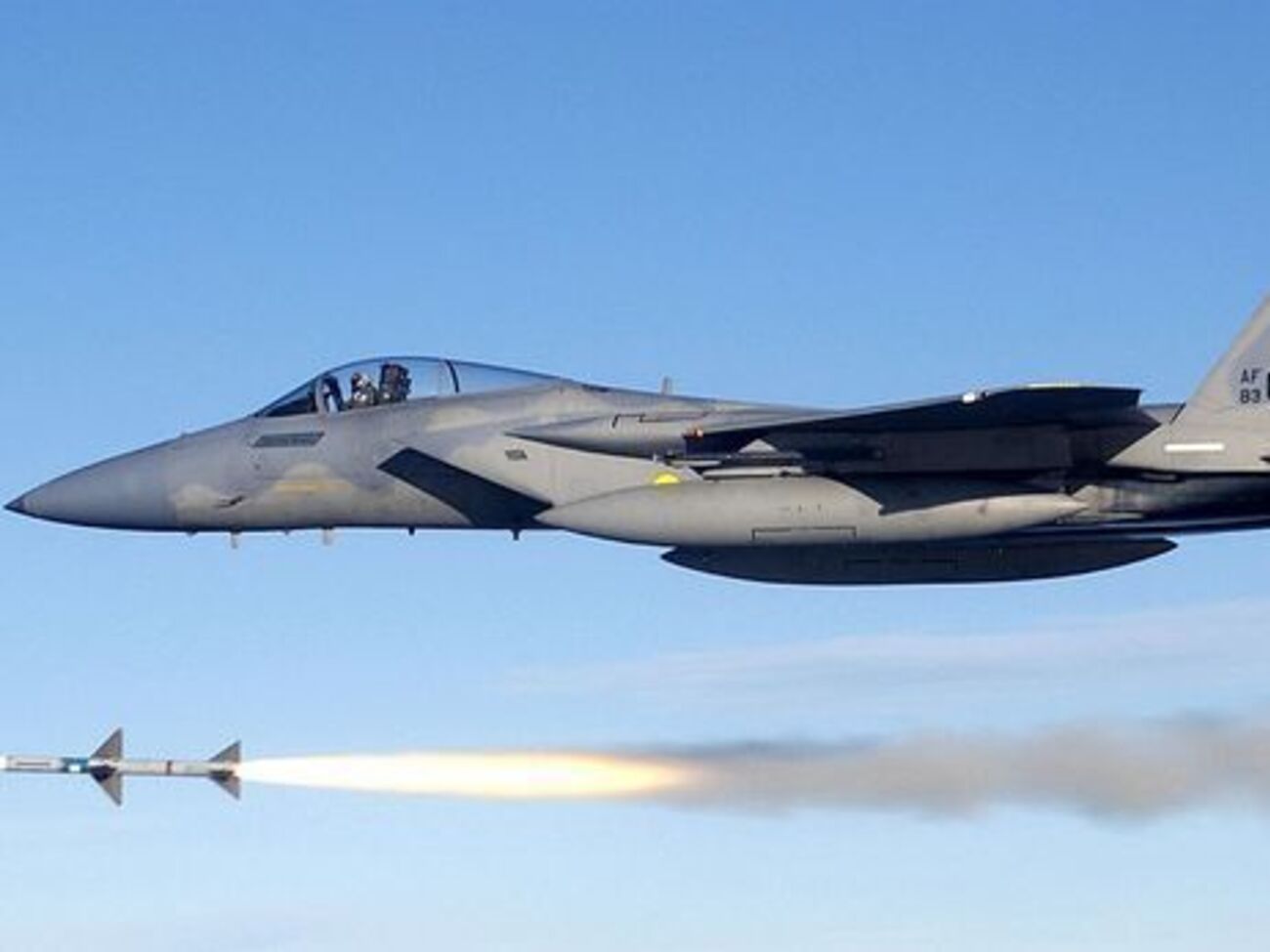 По данным минобороны РФ, в ночь на 9 апреля два израильских самолета F-15 нанесли с территории Ливана удар по сирийскому аэродрому