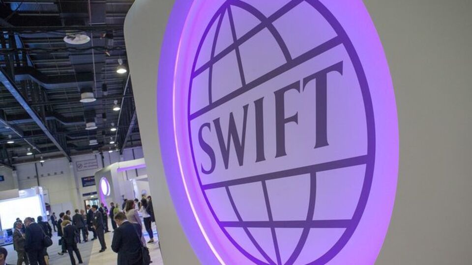 Представники SWIFT кажуть, що не відповідатимуть на спроби тиску