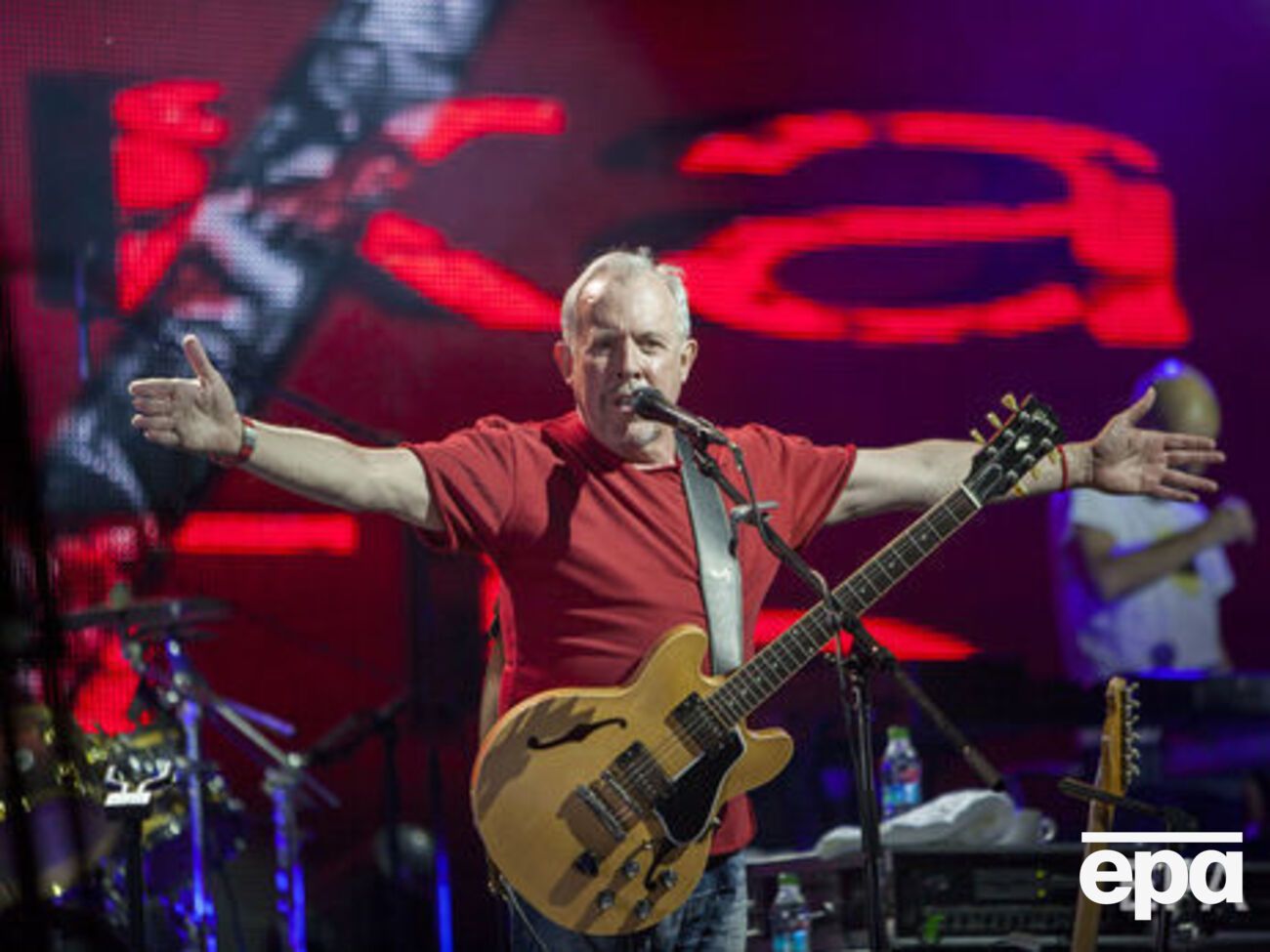 Макаревич: Надо оставить ток только на ядерной кнопке и на телефоне в Кремле &ndash; вдруг Трамп&nbsp;позвонит