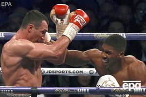 Джошуа нокаутував Кличка у квітні 2017 року