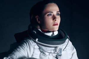 У ролику події частково відбуваються в космосі