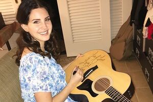Лана Дель Рей після концерту зіткнулася із "божевільним фанатом"