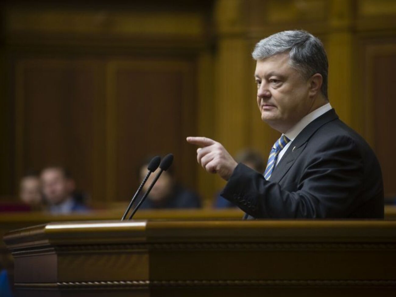 Порошенко:&nbsp;Угроза информационных диверсий с использованием аналогового телевидения не должна становиться оправданием продолжения аналогового вещания в Украине