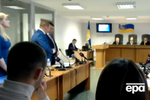 Адвокаты протестовали против решения судьи начать дебаты