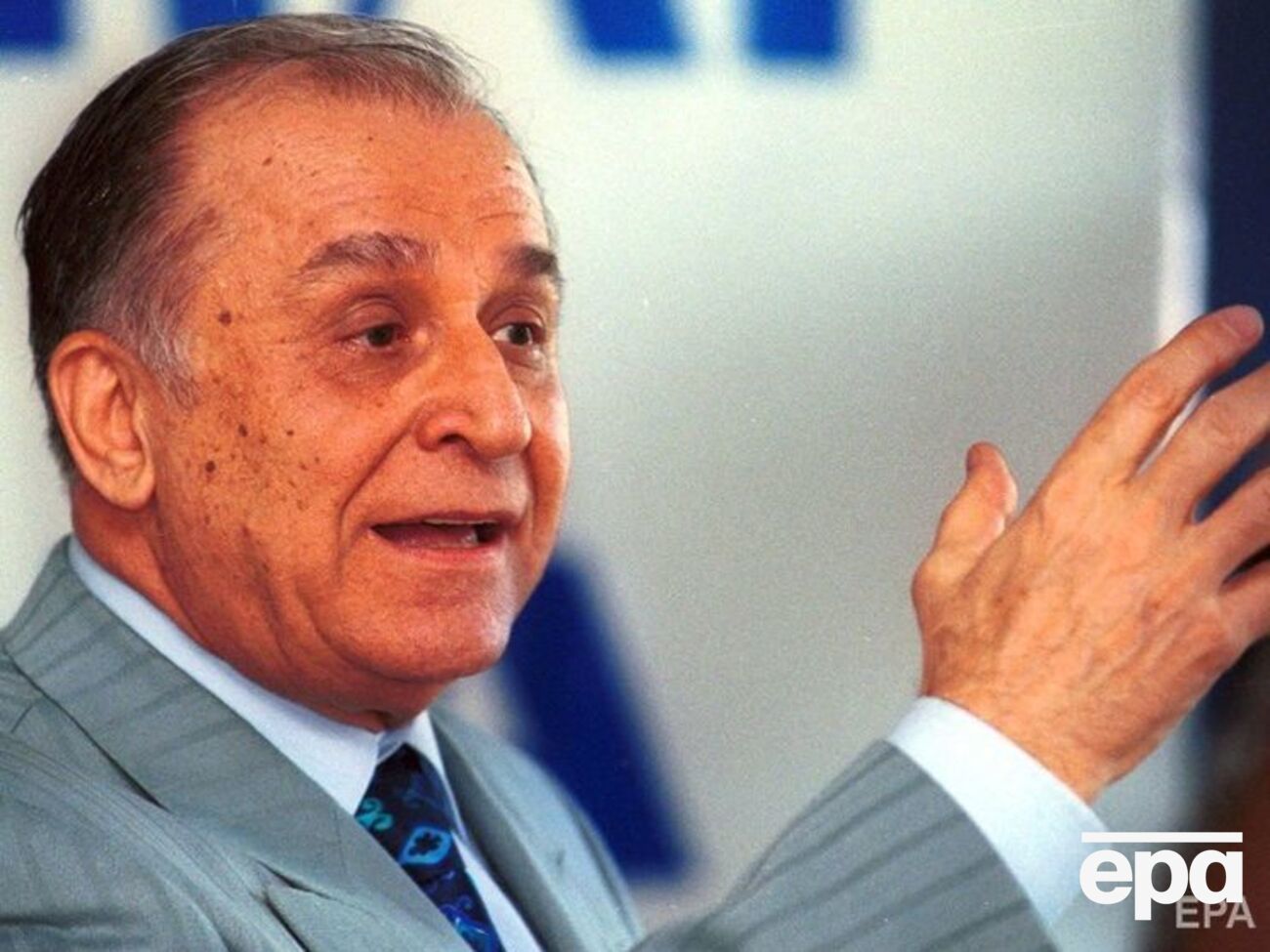 Ілієску обіймав посаду президента Румунії в 1990&ndash;1996 і 2000&ndash;2004 роках