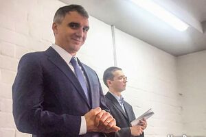 Сенкевича должны восстановить в должности
