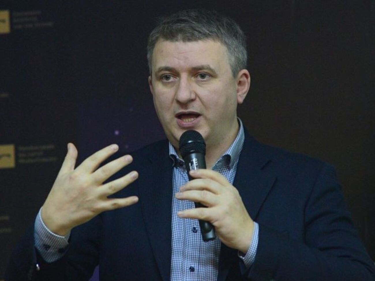 Бойко такий самий жебрак, як Тимошенко. Дивлячись на декларації цієї голоти, можна організовувати сирітський притулок