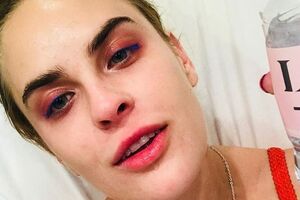 Дочь Уиллиса и Мур разделась для снимка, который опубликовала в микроблоге