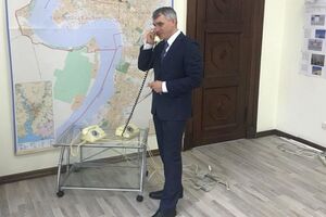 Сенкевич вернулся на свое рабочее место
