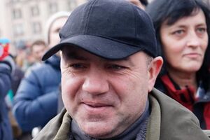 Я особисто зустрів чотирьох геїв на фронті. Двох із них поранено. Там вони були просто мужиками. Солдатами