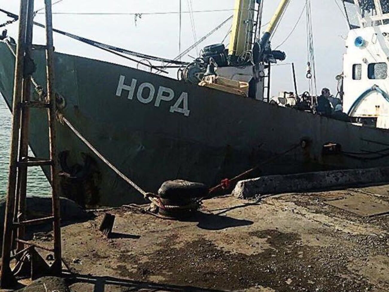 "Норд" после задержания в Азовском море отконвоировали в Бердянск