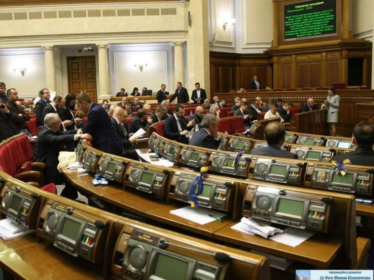 Спікер Верховної Ради Андрій Парубій говорив, що питання про скасування декларацій мають розглянути в парламенті 3 квітня