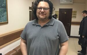 Артем Любимов у будівлі суду