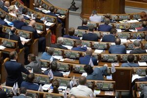 Тимошенко и Ляшко обычно разделяют четыре ряда депутатов