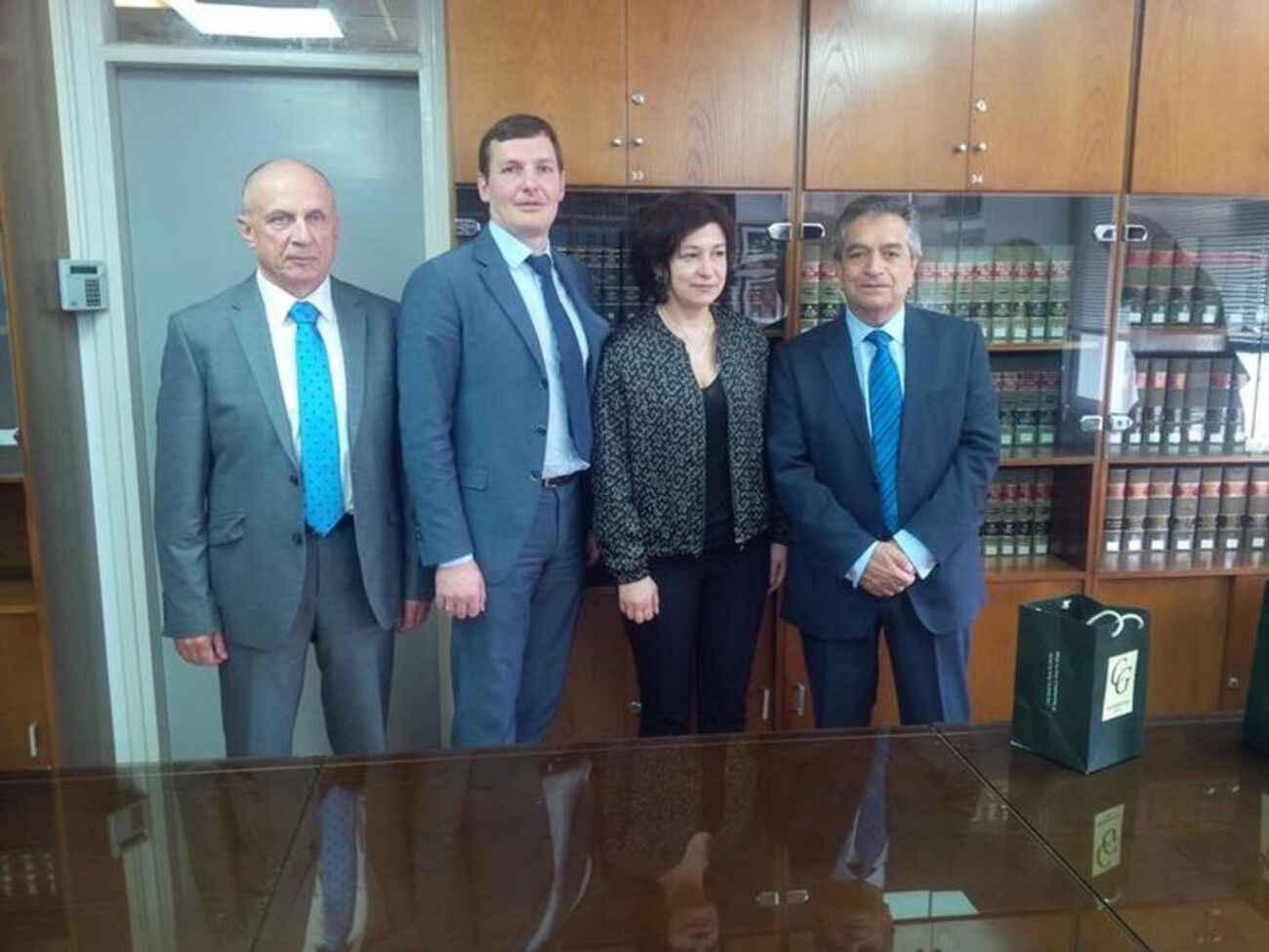 Енин (второй слева) во время встречи на Кипре