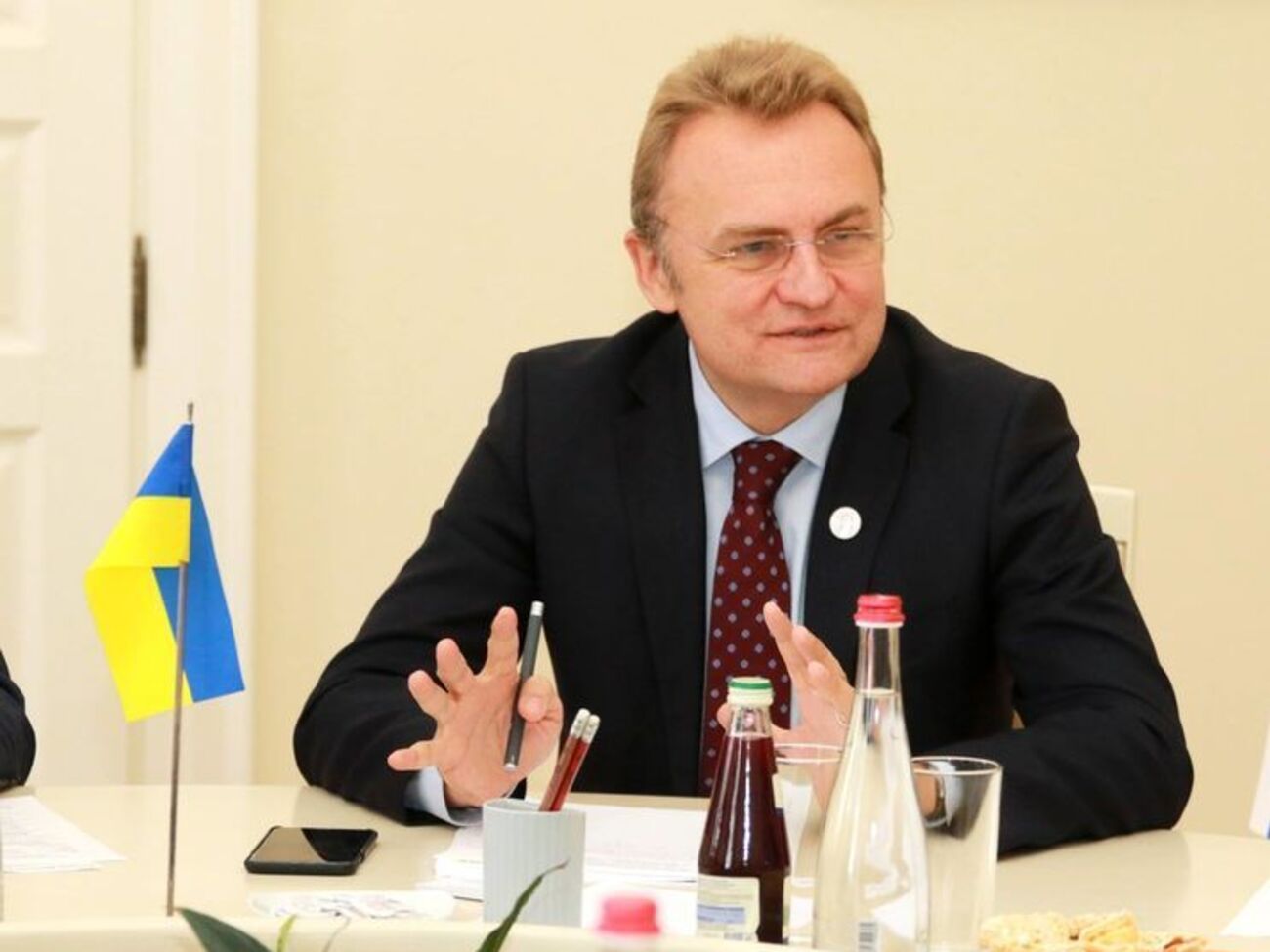 Садовому не разрешили пройти в зал университета