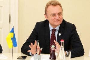 Садовому не разрешили пройти в зал университета