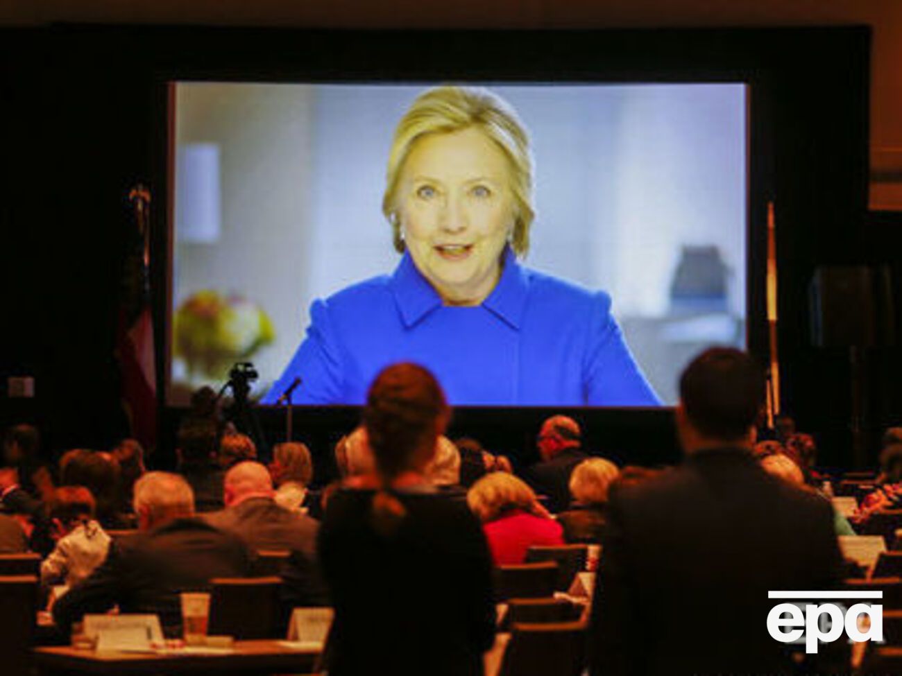 Демократы считают, что из президентской борьбы хотели вывести кандидата-демократа Хиллари Клинтон