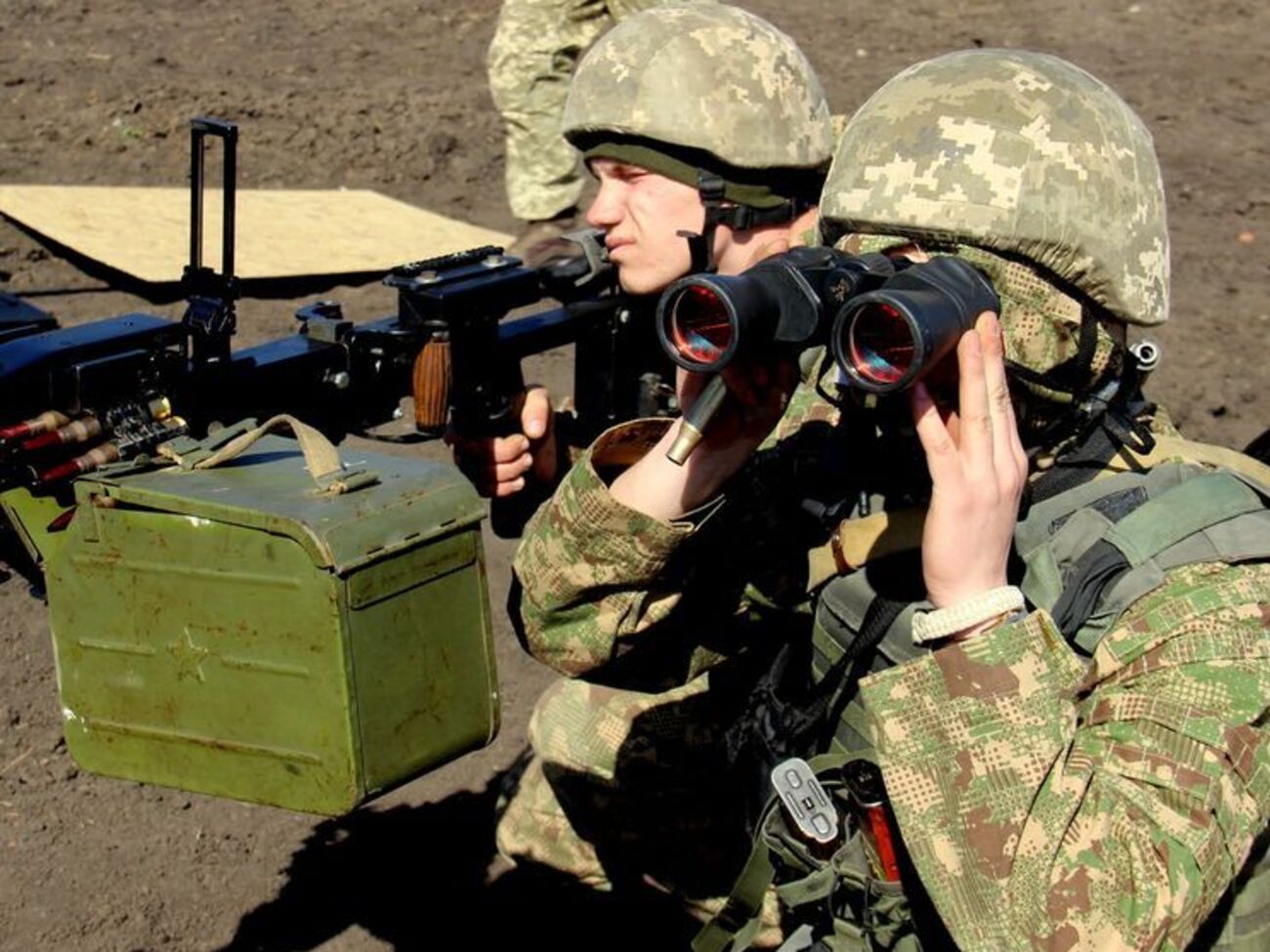 Українських військових обстрілювали на донецькому та луганському напрямках