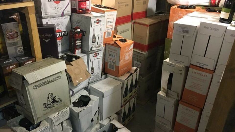 Злоумышленники торговали алкогольной продукцией Chivas Regal, Jack Daniels, Martini без акцизов