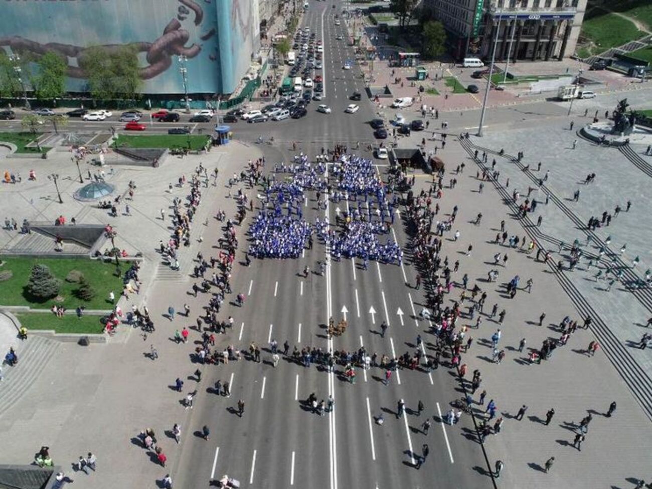 У Києві пройшов парад із виступами музичних і танцювальних колективів