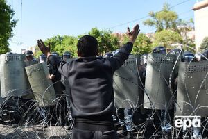 16 апреля демонстранты в Ереване начали акцию гражданского неповиновения