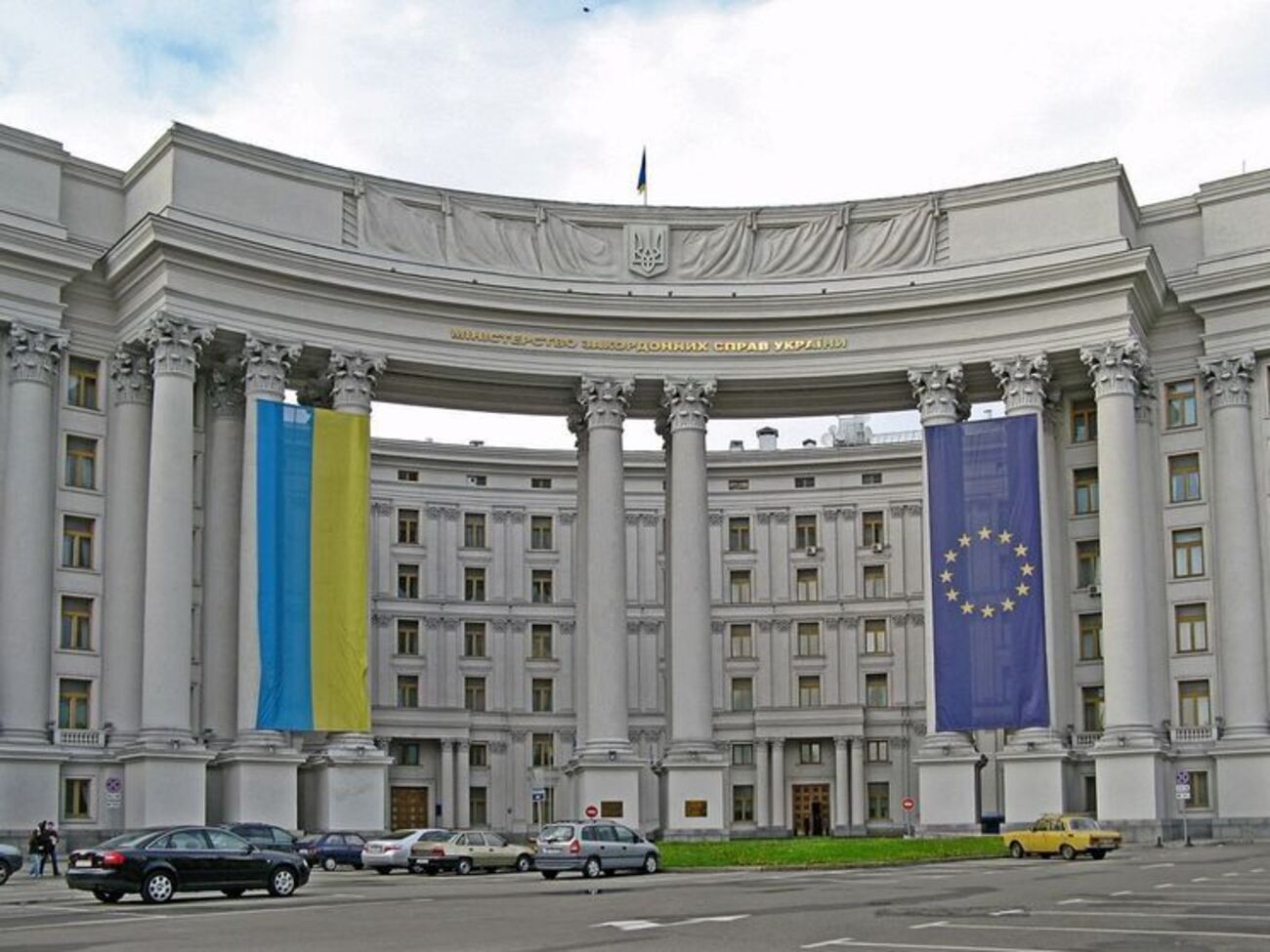 Заступник глави МЗС України зазначив, що частина українців отримала угорські паспорти "під різними "соусами" і домовленостями"