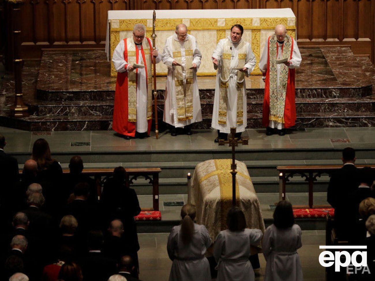 Похоронная церемония прошла в церкви, которую Барбара Буш посещала