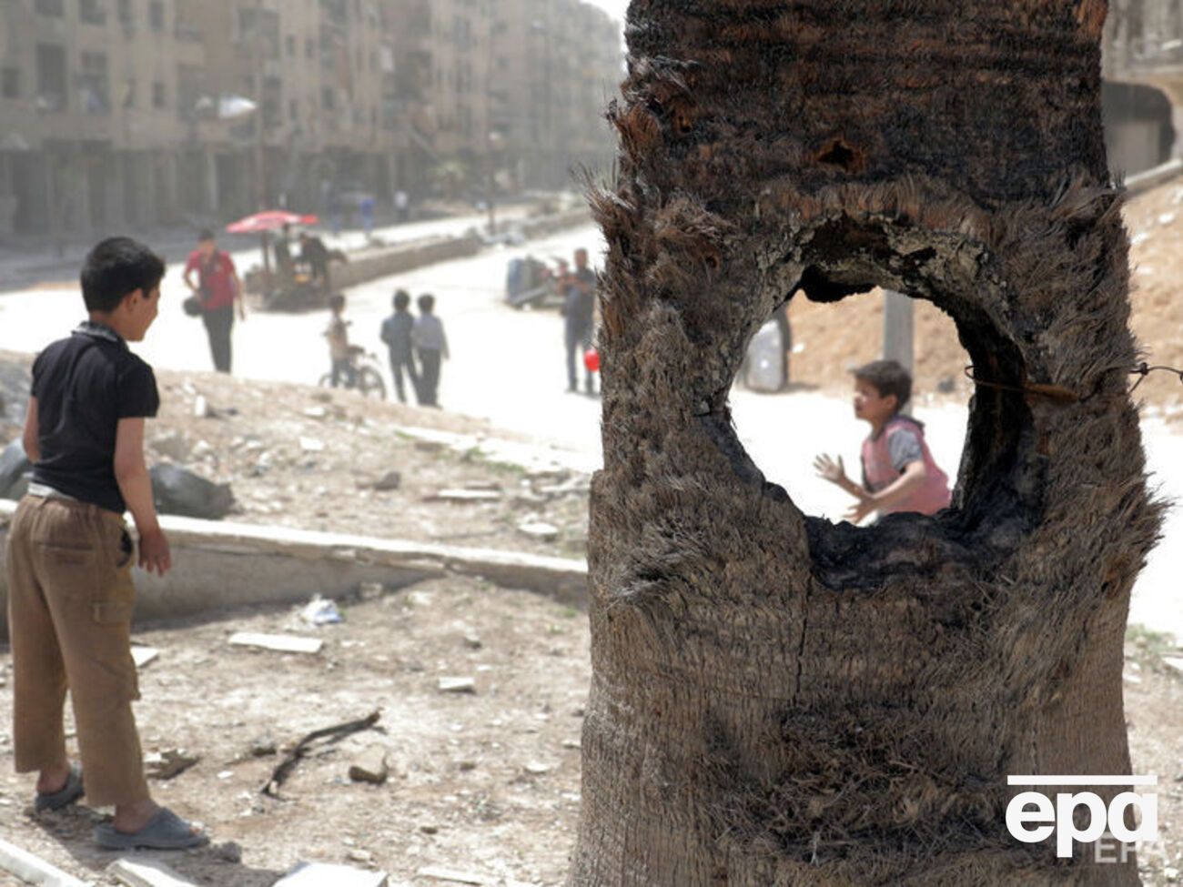 Експерти ОЗХЗ узяли зразки в місті Дума