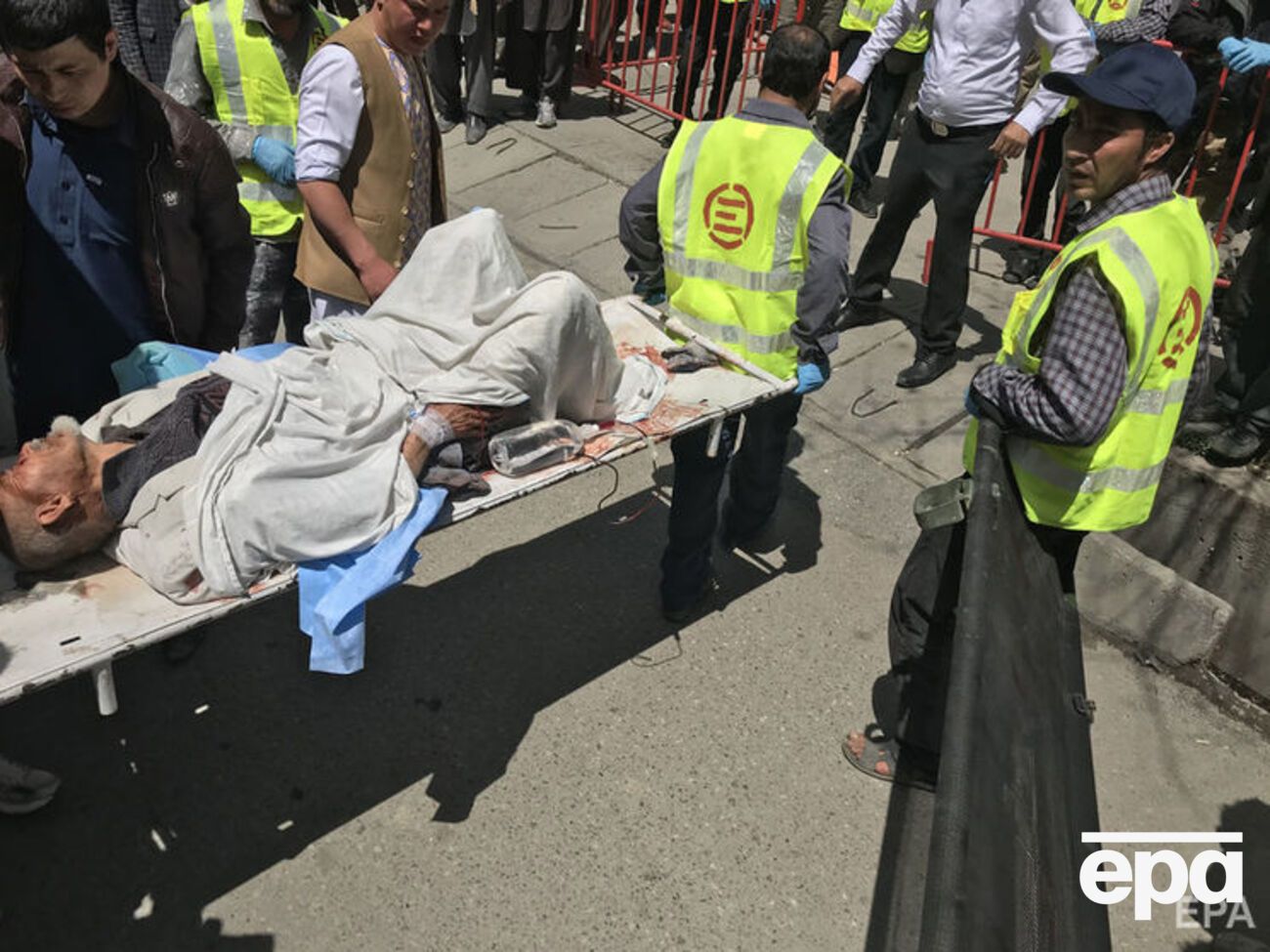 В результате взрыва пострадали десятки людей