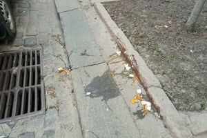 Неизвестные забросали активистов яйцами