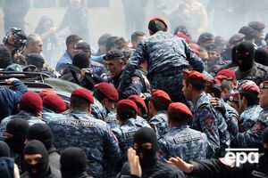 16 апреля демонстранты в Армении начали акцию гражданского неповиновения, полиция проводит массовые задержания