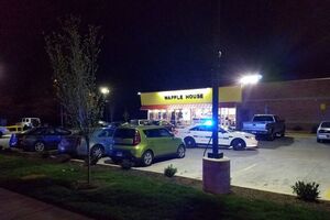 Правоохранители разыскивают мужчину, устроившего стрельбу в кафе