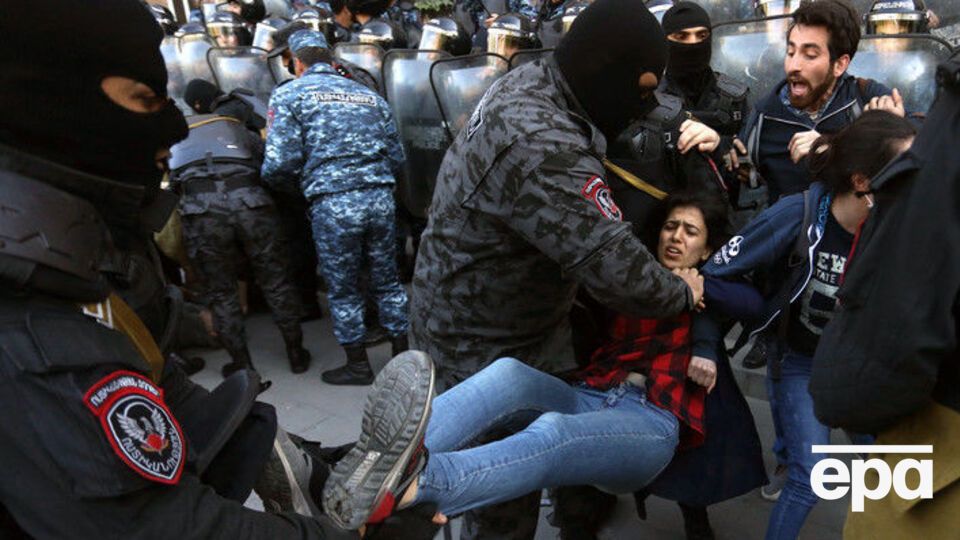 Жители Армении протестуют против нового премьера