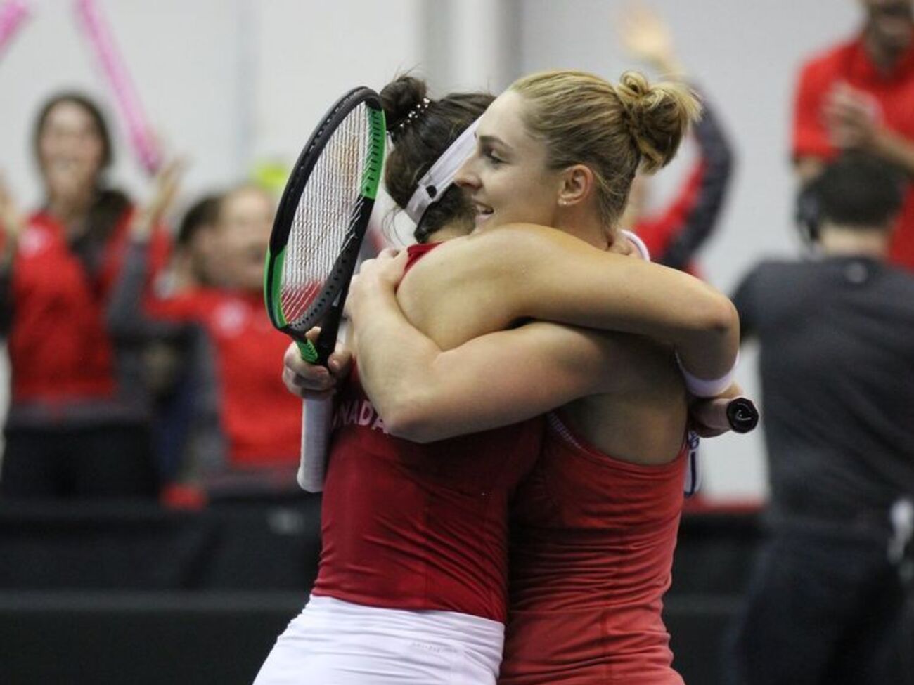 Решающую игру выиграли канадские теннисистки