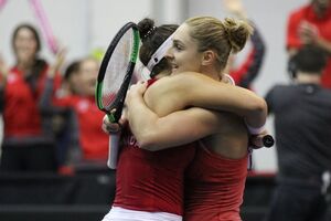 Решающую игру выиграли канадские теннисистки