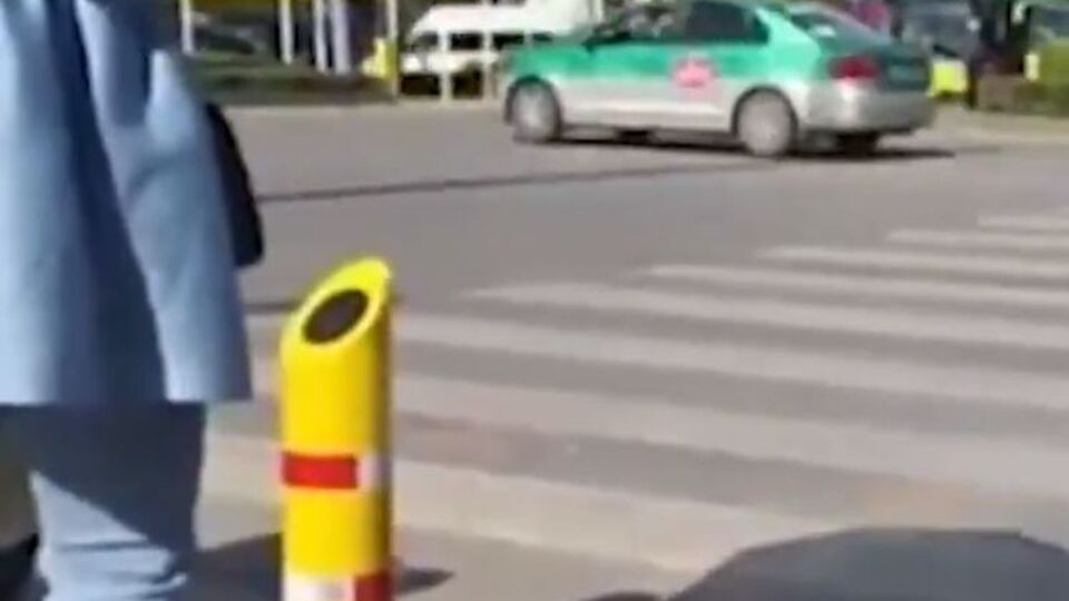 У Китаї розробили систему, яка карає пішоходів-порушників ПДР
